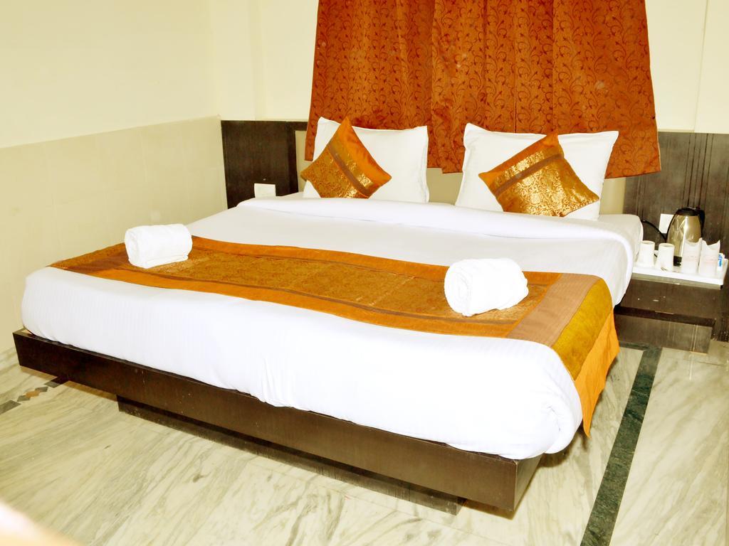 Hotel Sheela, 100M From Taj Mahal Агра Екстер'єр фото