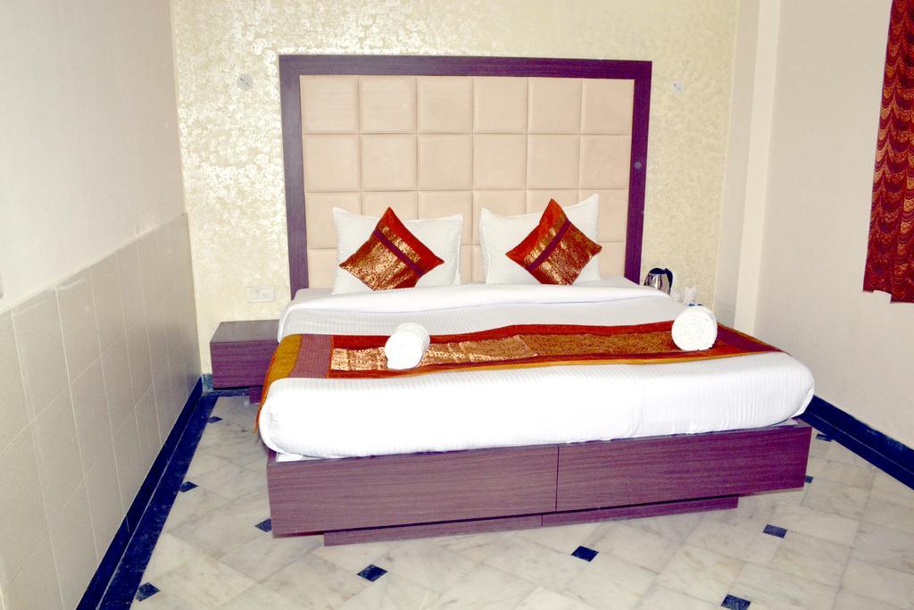 Hotel Sheela, 100M From Taj Mahal Агра Екстер'єр фото