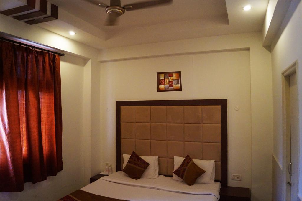 Hotel Sheela, 100M From Taj Mahal Агра Екстер'єр фото
