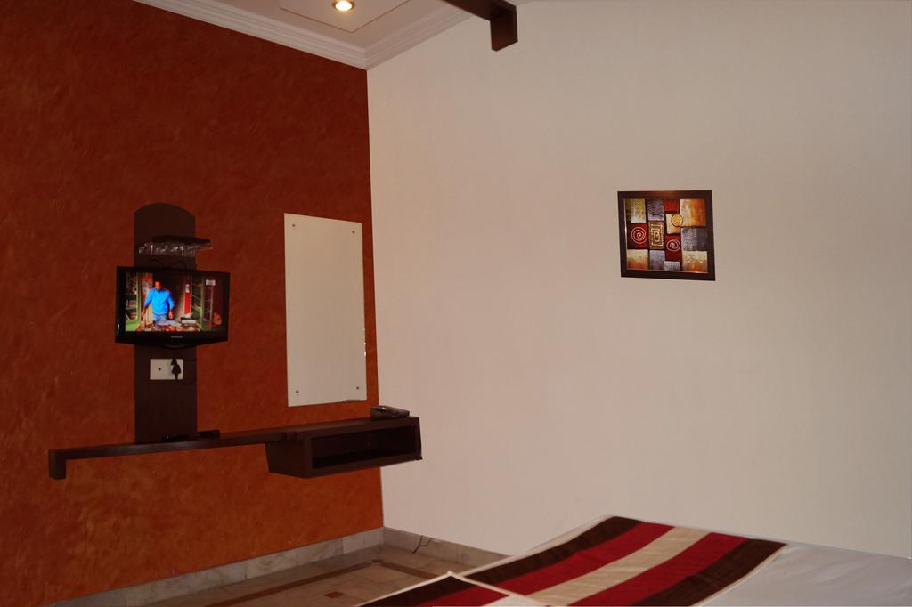 Hotel Sheela, 100M From Taj Mahal Агра Екстер'єр фото