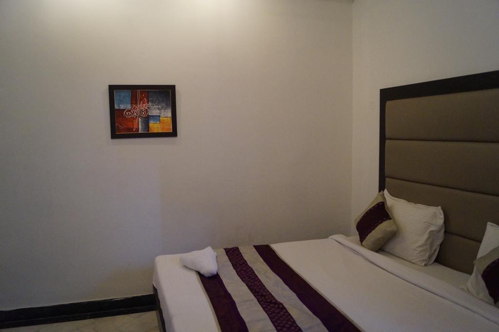 Hotel Sheela, 100M From Taj Mahal Агра Екстер'єр фото