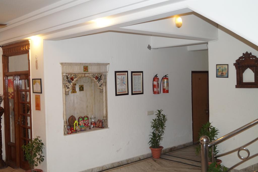Hotel Sheela, 100M From Taj Mahal Агра Екстер'єр фото