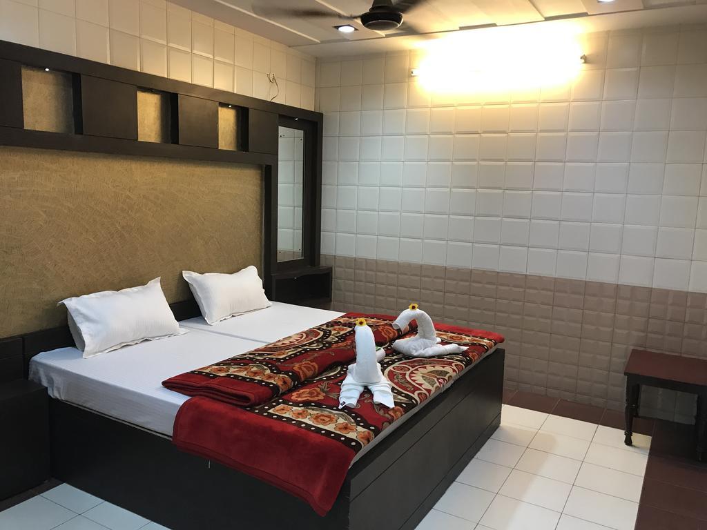 Hotel Sheela, 100M From Taj Mahal Агра Екстер'єр фото